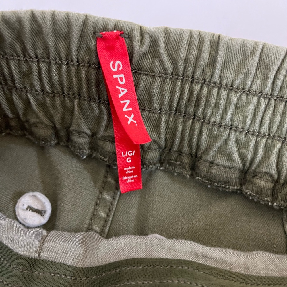 Spanx Stretch Twill Pull On Cargo Jogger in Darkened Olive Size Large - Picture 12 of 14
